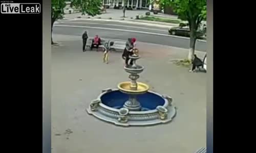 Fıskiyey fotoğraf çektikten sonra kıran kadın