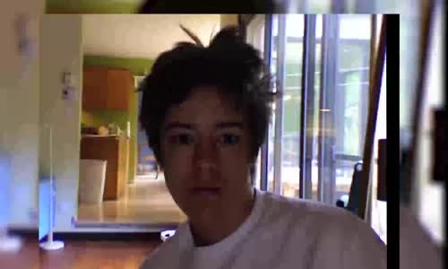 9 Yıldır Çektiği Selfie'leri Tek Videoda Topladı