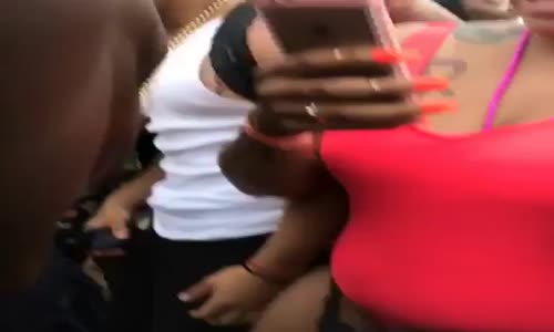 Efsanevi Bir Şekilde Karşısındakini Tek Yumrukla Yere Seren Genç Kadın -4