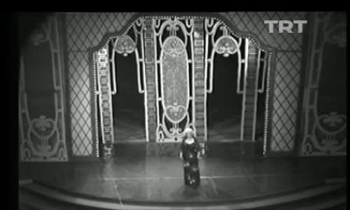 Hamiyet Yüceses-Bir Gönlüme Bir Hali Perişanıma Baktım