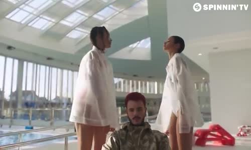 Todiefor & SHOEBA x Roméo Elvis - Signals (Official Music Video)