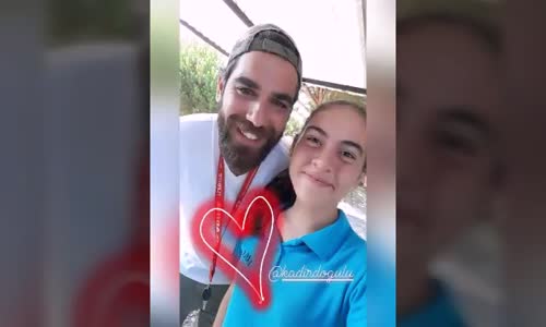 Kadir Doğulu Ve Neslihan Atagül Çifti Doğayla Baş Başa Tatil Yapıyor