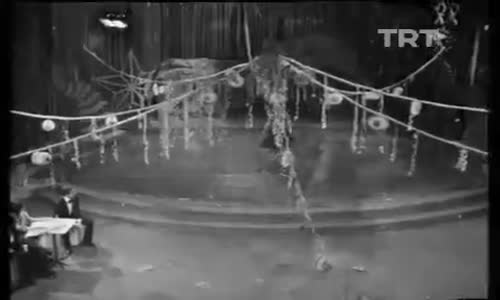 Füsun Önal-Stupid Cupid izle