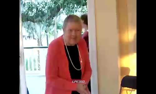 Bünyesi Dansı Kaldırmayan Babaanne