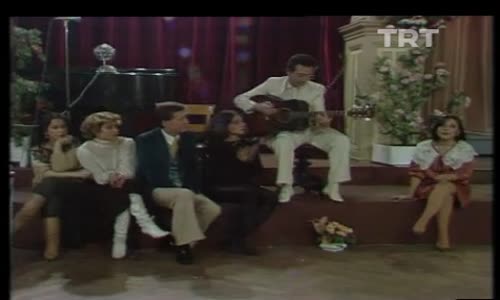 Kayahan-Bu Gece Sen Daha Güzelsin İzle