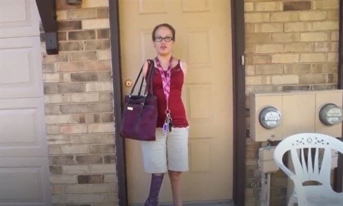 Kolsuz Süper Genç Kız Ayaklarıyla Araba Sürdü ve Dahası...