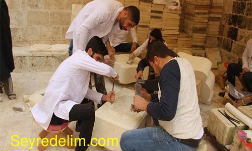 Osmanlı mimarisi taşlara işleniyor