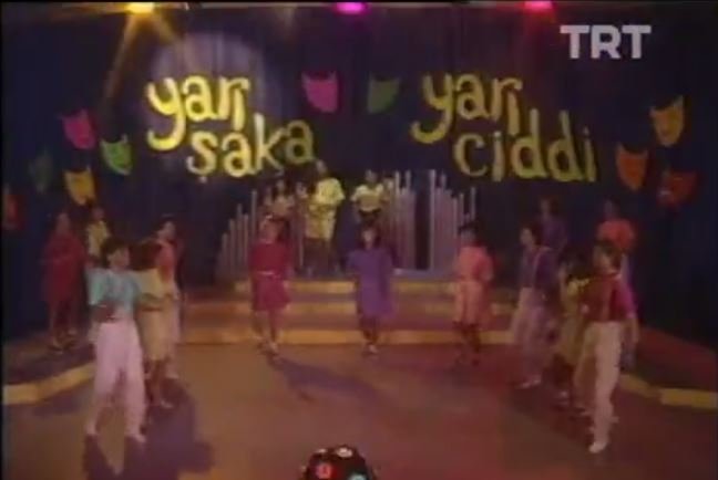 Yarı Şaka Yarı Ciddi 11.Bölüm İzle