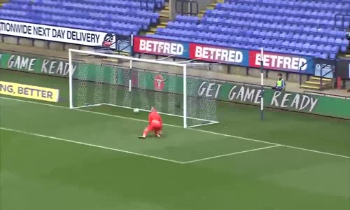 Kaleciyi Orta Sahadan Böyle Avladı