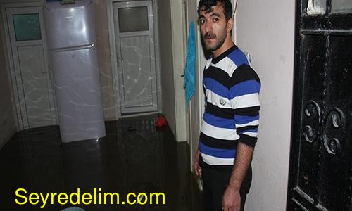 Sultangazi'de 4 evi yağmur suları bastı