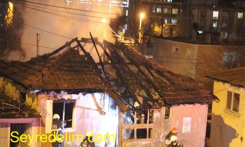 Alev alev yanan ev küle döndü