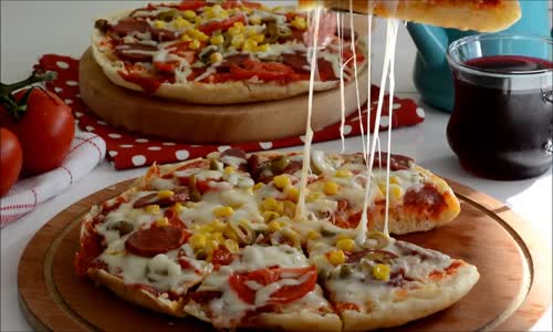 3 Dakikada Pizza Tarifi ( Bazlamadan Enfes Pizza)