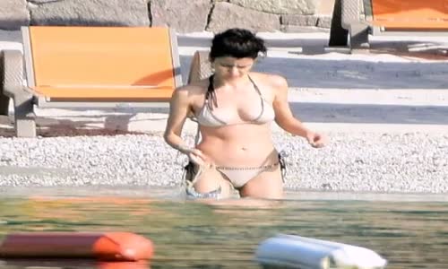 Beren Saat Tatil'de Bikinili Görüntülendi