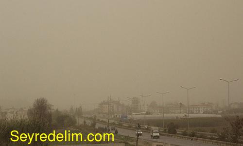 Manavgat’ın üzerini toz bulutları kapladı