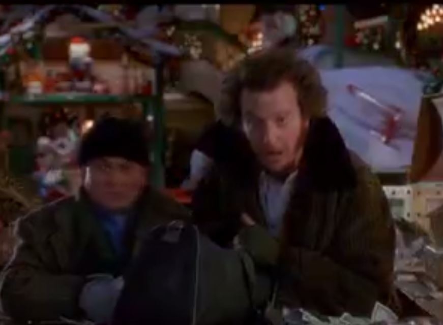 Kanlı Evde Tek Başına