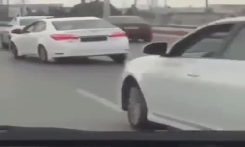 Arabalara Dans Ettiren Araplar 