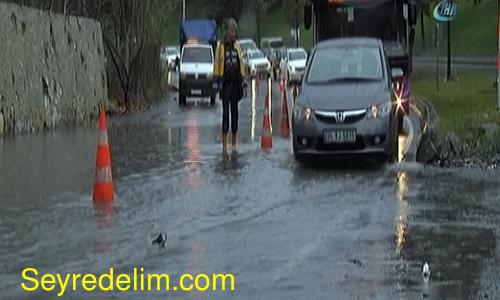 Şiddetli yağış nedeniyle İstanbul'un birçok noktasında su birikintisi oluştu