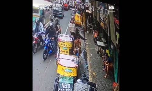 Motorsikletli Hırsızların Rahat Bir Tavırla Soygun Yapması