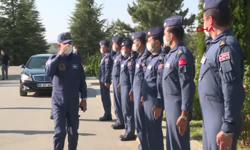 Bakan Akar, F-16 kokpitinden Çanakkale Şehitler Abidesi'ni selamladı 