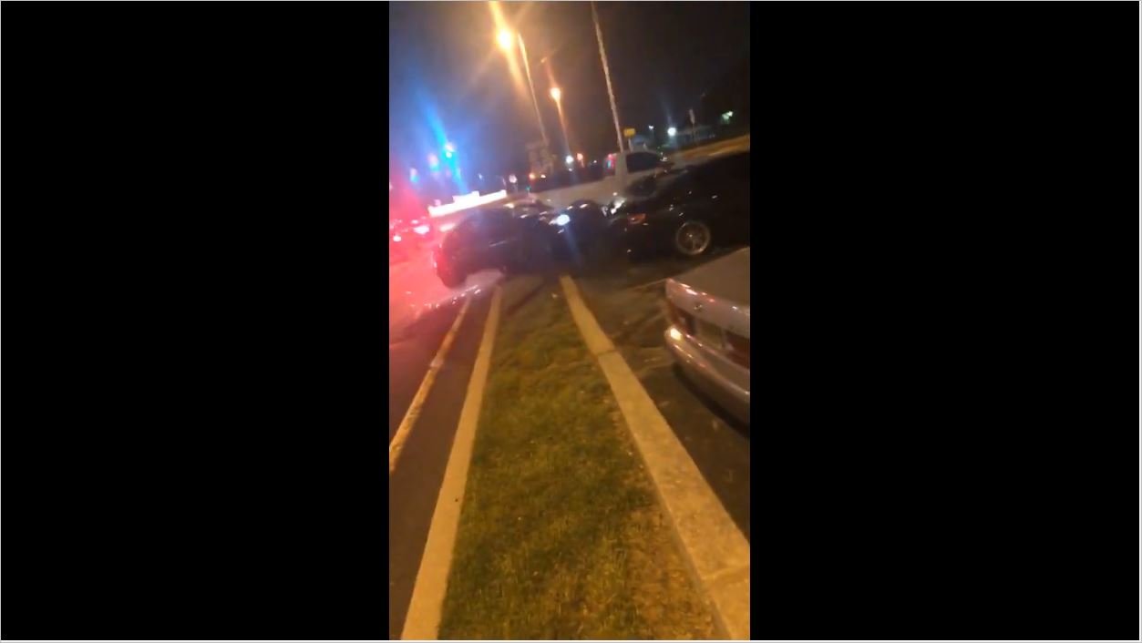 Direksiyon Hakimiyetini Kaybeden Sürücünün Üç Arabaya Çarpması