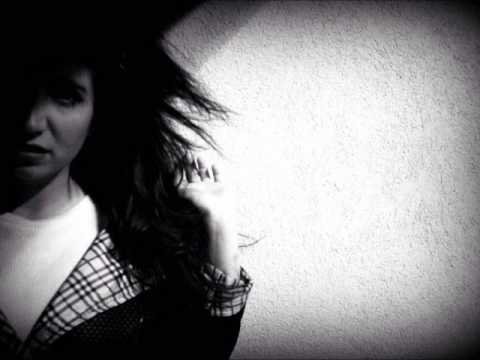 Elsa Ebru -  Yaşadığım Bu Son Bahar