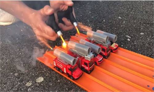 Roket İlk Yardım Oyuncak Araba Testi # 128