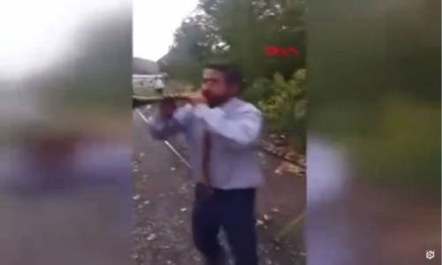 Yolun Açılmasını Halay Çekerek Bekleyen Tren Yolcuları