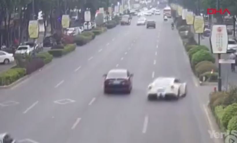 Ödünç Aldığı Ferrari İle Kaza Yaptı