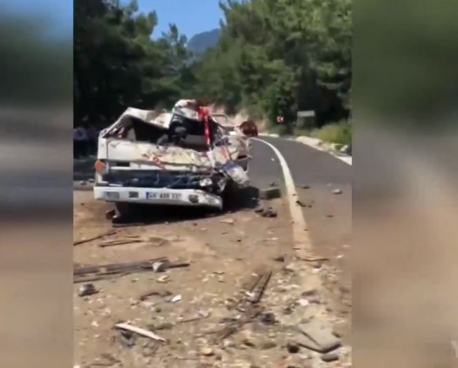 Muğla'da Çekici Uçuruma Yuvarlandı - 2 Ölü