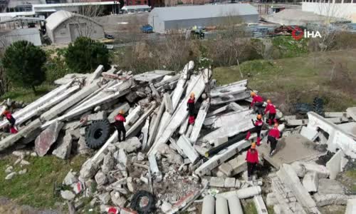 Ojeli elleriyle hayat kurtarıyorlar... 