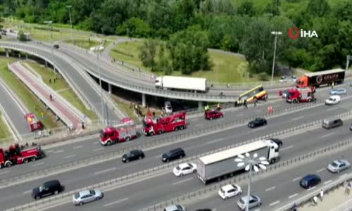 Polonya'da otobüs viyadükten düştü- 2 ölü, 20 yaralı 