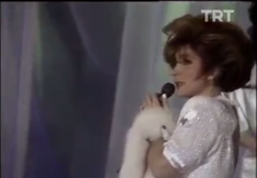 Yüksel Uzel Yılların Ötesinden Süzülür Gibi Akıp 