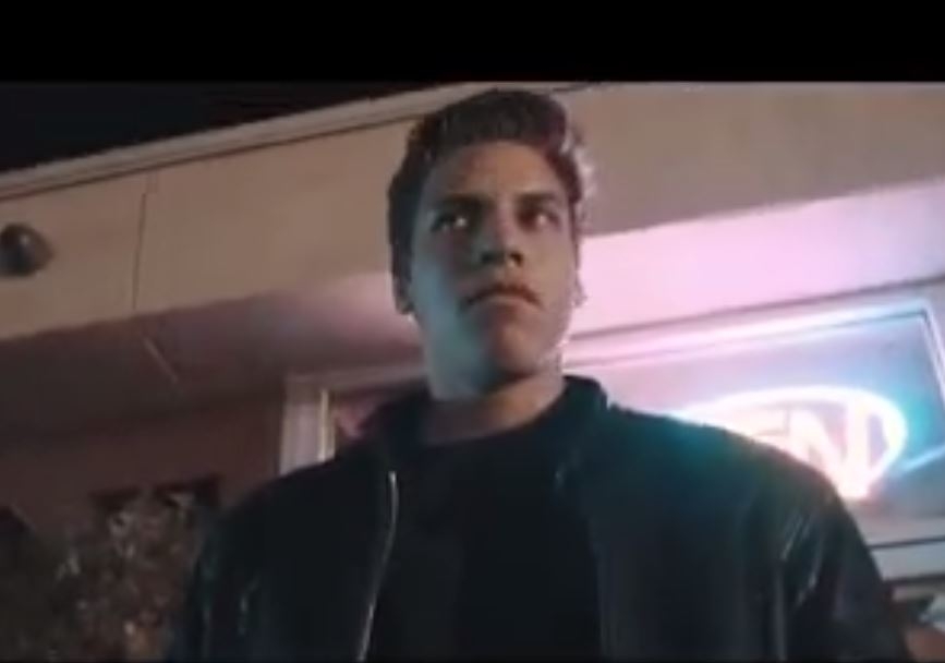 Schwarzenegger'in Oğlu Babasının Terminatör Filmindeki Sahneyi Yeniden Çekti