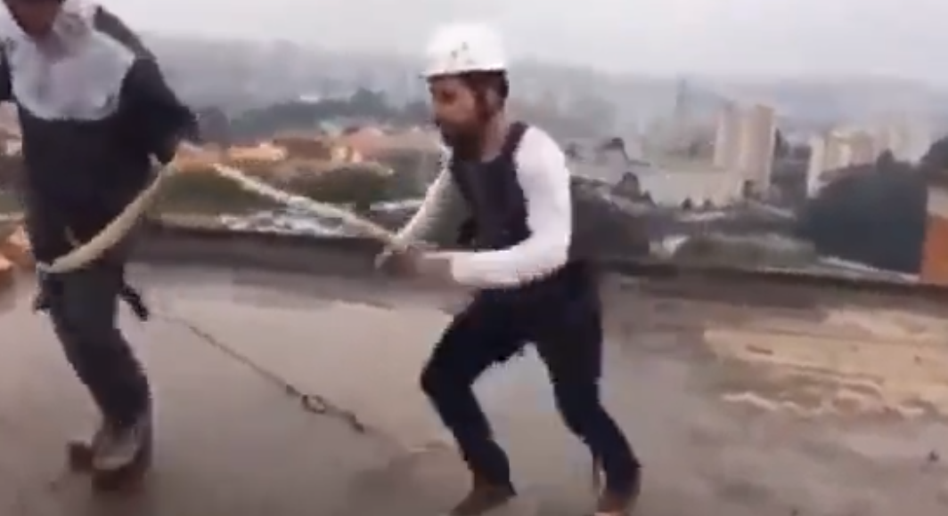 Ölümüne Adrenalin Yaşayan İnşaat İşçisi