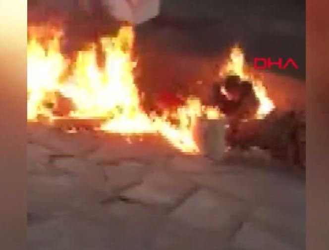 Sokakta Yatan Evsizlerin Üzerine Alkol Döküp Yaktı!