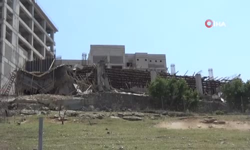 Kolonlar patladı, inşaat çöktü- 1'i ağır 3 yaralı 