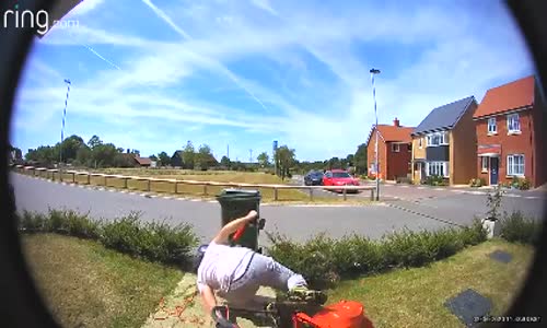 Çim Makinesinin Gazabına Uğrayan Adam