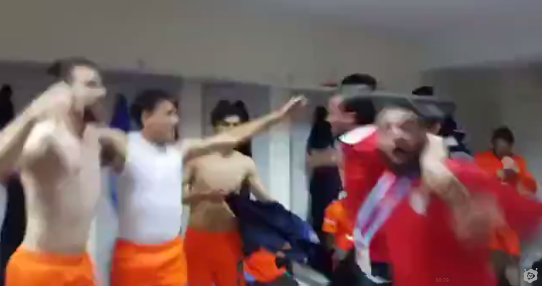 Medipol Başakşehirli Futbolcular Finali Böyle Kutladı