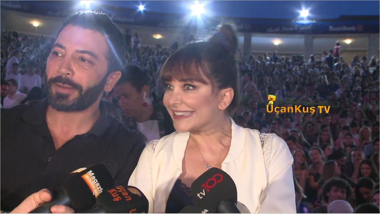 Evrim Akın Ve Sevgilisi Aşkım Kapışmak Yalın Konseri'nde