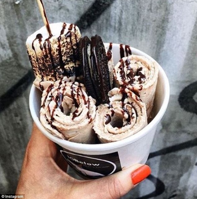 ÇIKOLATA ve OREOLI RULO DONDURMA