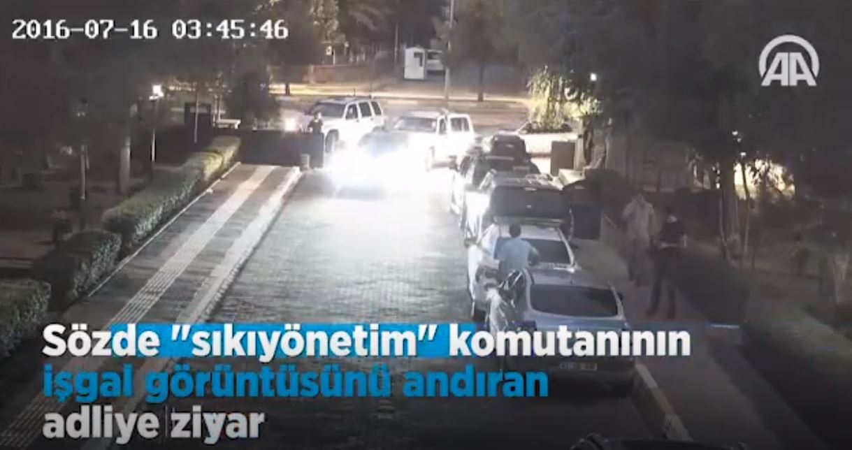 Sözde Sıkıyönetim  Komutanının İşgal Görüntüsünü Andıran Adliye Ziyareti