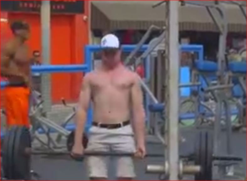 Yaşlı Adam'dan Vücut Geliştirmecilere Taş Çıkartan Hareket