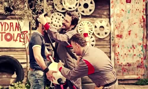 Doğukan Manço feat. Tuğba Yurt - Sakin Ol