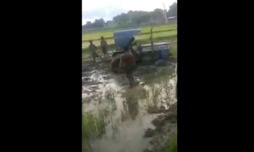 Kurtarmak İsterken Traktörü Ters Çevirmek 