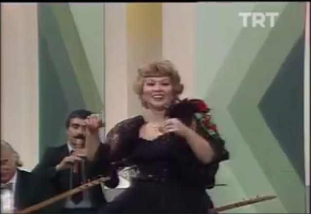 Yıldız Ayhan-Dramanın İçinde Yaparlar Pazar