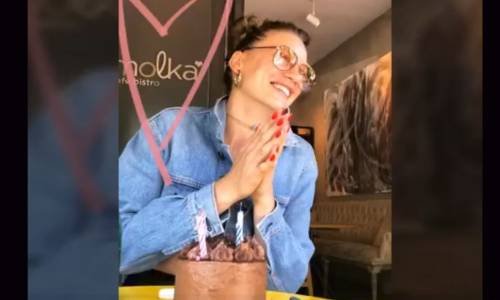 Doğum Günü Olan Serenay Sarıkaya Önce Pasta Üfledi Sonra Tatile Gitti