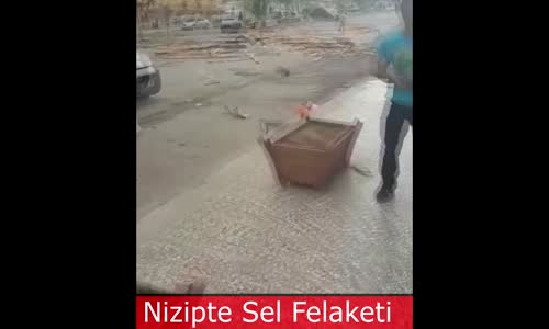 Nizipte Şiddetli Sel Binanın Çatısını Havaya Uçurdu