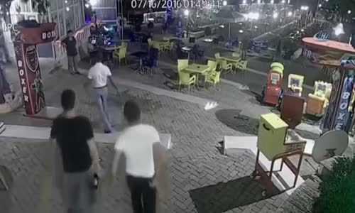 Çay Bahçesinde Tekme Tokat Kavga