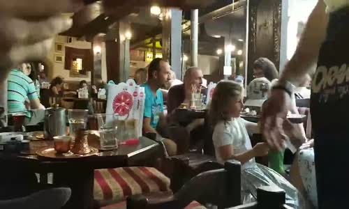 Saraybosna'da Tarihi Restoranda Çalan Şarkı Dikkat Çekti