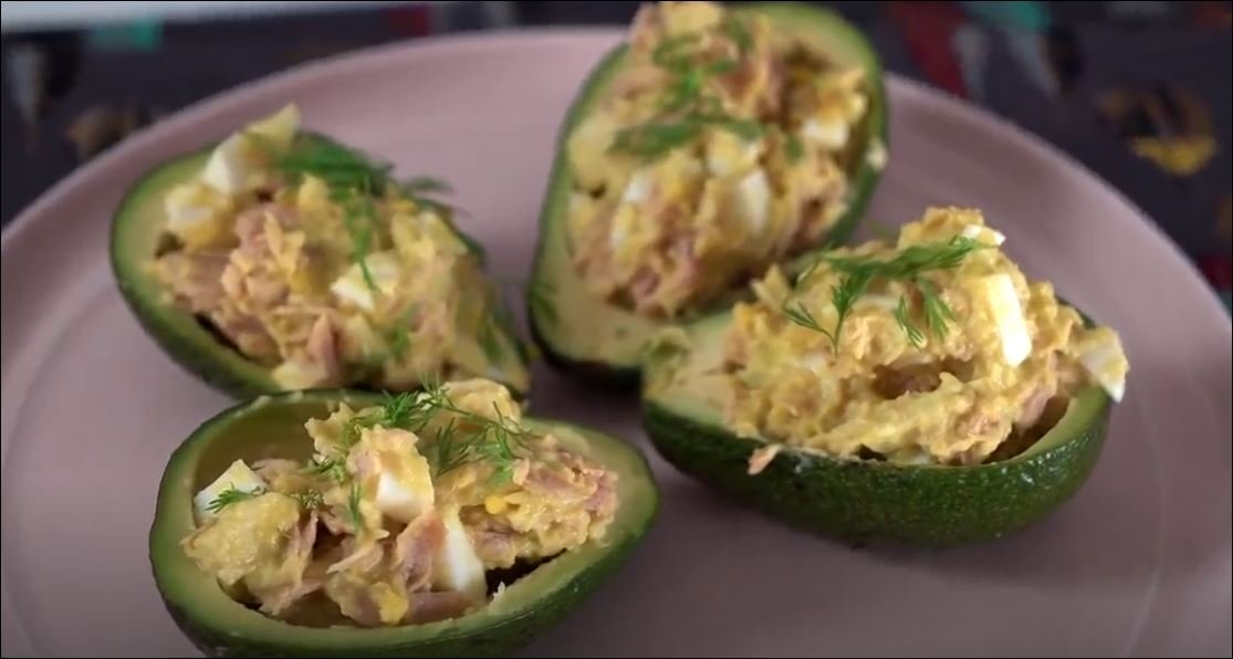 Ton Balıklı Avokado Salatası